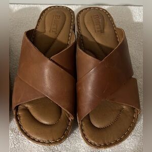New without box.  Born Lila Size 6.